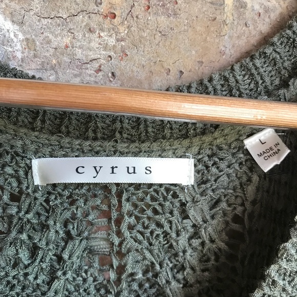 Cyrus Olive Sweater Vest Size L - Picture 3 of 4